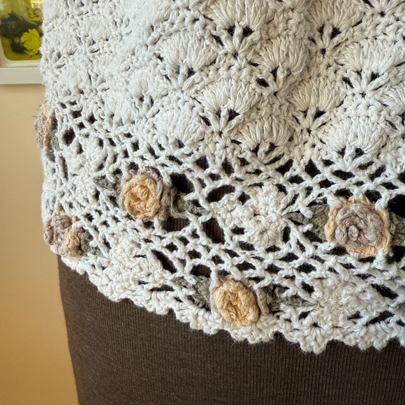 Beautiful vintage Hand-crocheted top in soft ivory/cream - Picture 7 of 8
